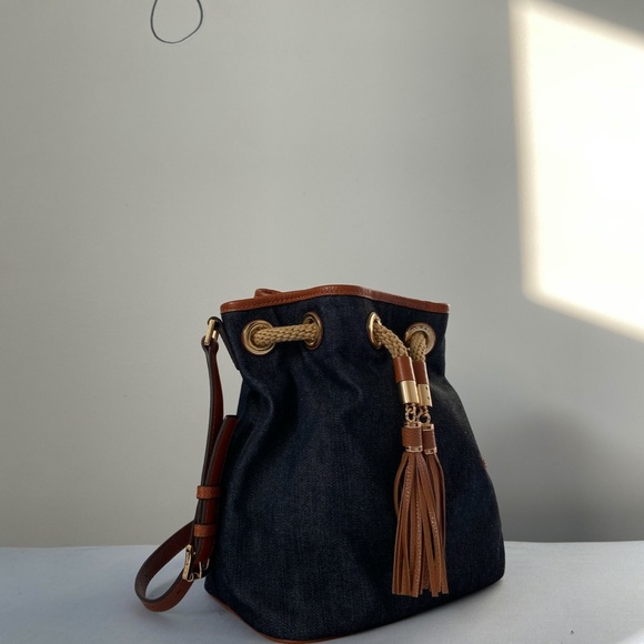 MICHAELS KORS DENIM BUCKET BAG - Picture 4 of 4